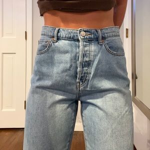 BDG LIGHT WASH JEANS